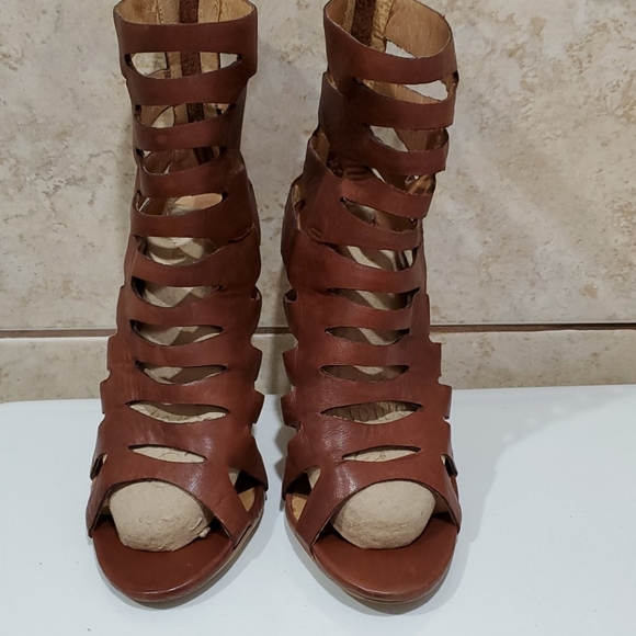 ZiGiny strappy leather ankle booties heels… - Picture 2 of 10